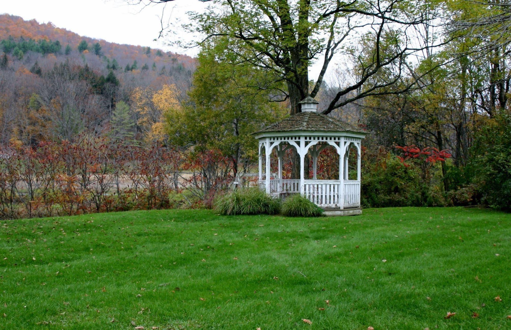 The Lincoln Inn & Restaurant At The Covered Bridge Woodstock Exterior foto